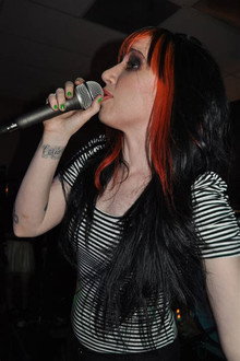 Roxy Saint