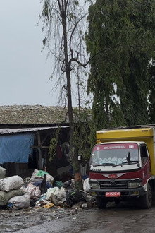Di Sekitar Pegunungan Sampah