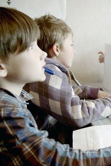 Domāt skola