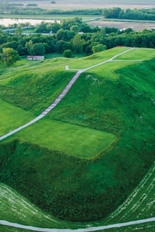 Cahokia Mounds: Ancient Metropolis