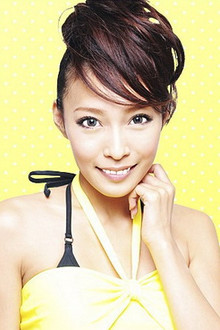 川村えな