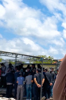 Manusia berkaki tiga