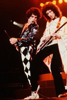 Queen: Rock the World