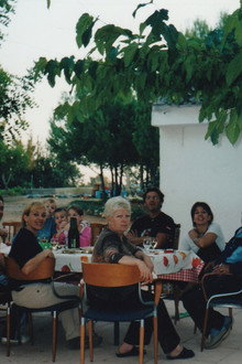 Baix la garrofera