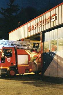 Dans un camion rouge