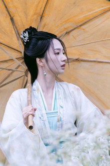 锁红颜