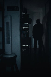 DEBAJO