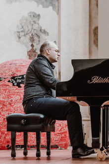 Piano na křižovatce