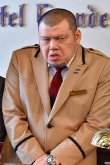 崖っぷちホテル!