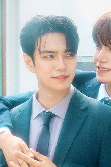 비틀린 넥타이