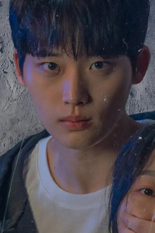 지하실에 그녀가 있다