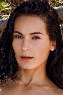 Lexi Dona