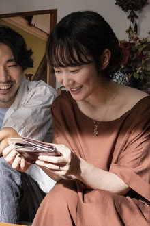 先生、私の隣に座っていただけませんか?