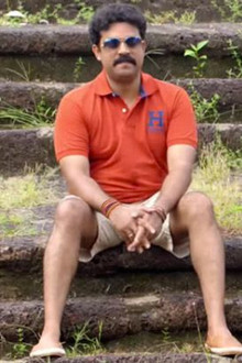 അയാള് ജീവിച്ചിരിപ്പുണ്ട്