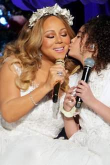 Mariah Carey: Merry Christmas to All!