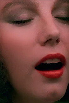 Una donna allo specchio