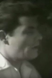 بفكر في اللي ناسيني