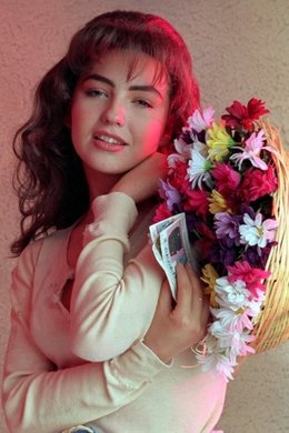 Maria Mercedes season poster