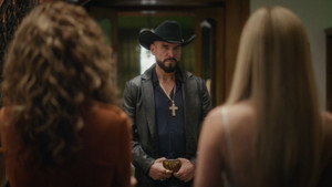 El Se&ntilde;or de los Cielos Season 10 :Episode 30  La conquista del banco
