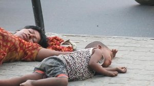 Gesichter der Armut - Unsere Kleidung aus Bangladesch (1970)