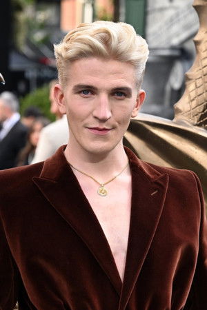 Ewan Mitchell - Filmy, tržby a návštěvnost