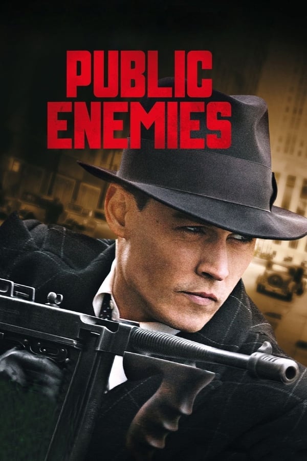 Während der Depression sorgt der Bankräuber John Dillinger in den USA für großes Aufsehen. Sein Charisma und seine dreisten Gefängnisausbrüche machen ihn zu einem Volkshelden, zumal er die Banken beraubt, die das Land erst in die Krise gestürzt haben. Doch J. Edgar Hoover, der Direktor des Bureau of Investigation, nutzt die Gunst der Stunde, um das Prestige seiner Organisation zu steigern, die später das FBI werden sollte. Und so erklärt er Dillinger zum Staatsfeind Nummer 1 und setzt mit Melvin Purvis seinen besten Mann auf den Bankräuber und seine Crew an.