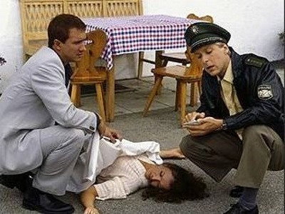 A still from Eine Leiche verschwindet