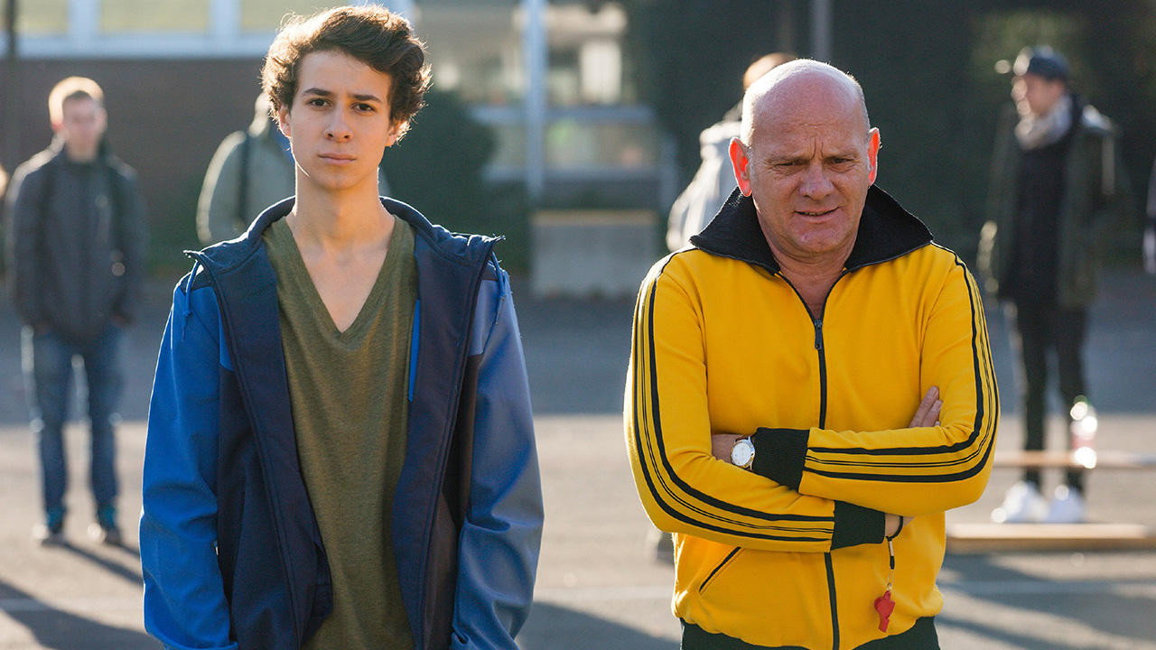 A still from ...nimmt der Prophet Halt den Bus!