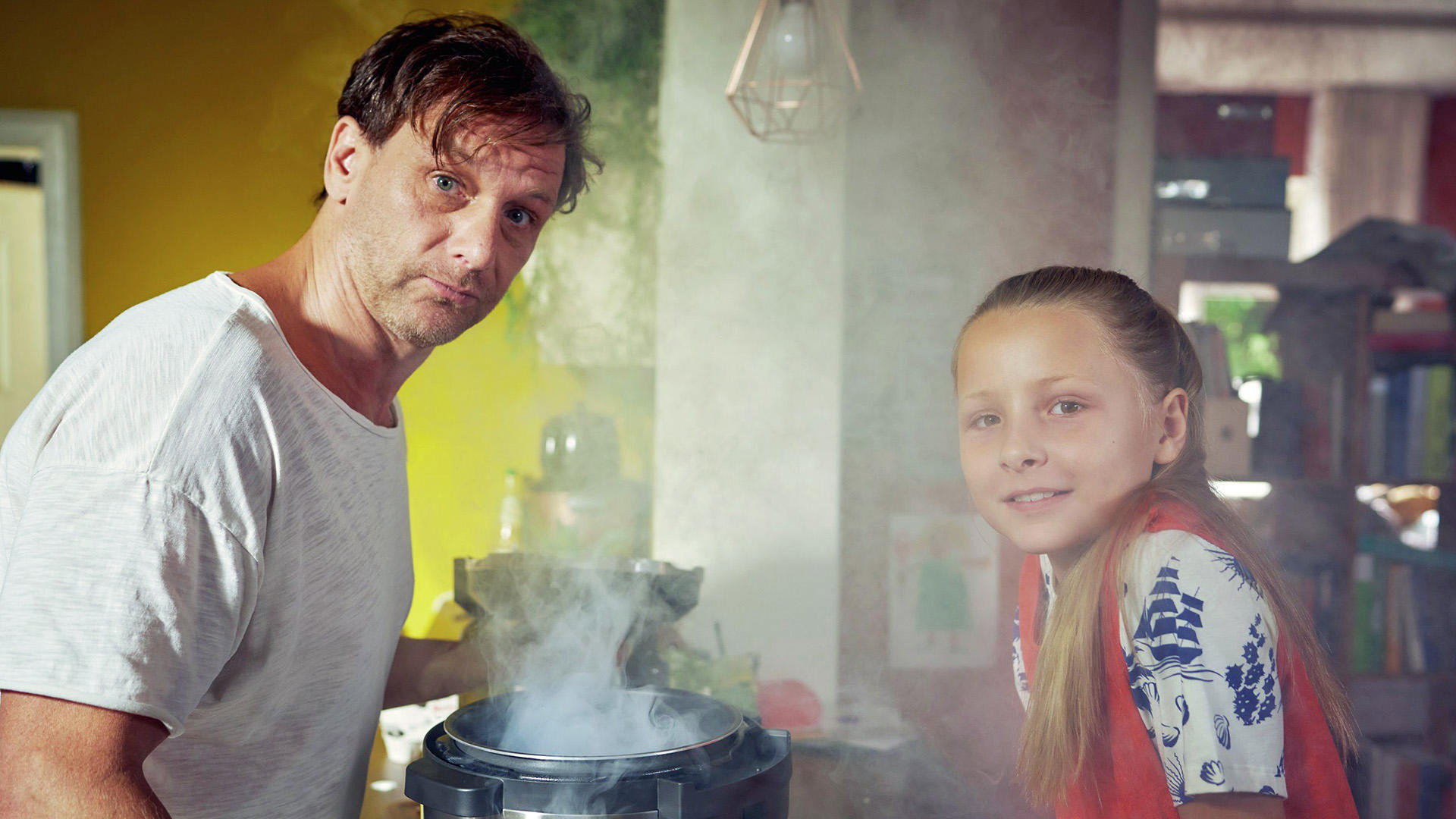 A still from Vergessen Sie Ihre Hände nicht