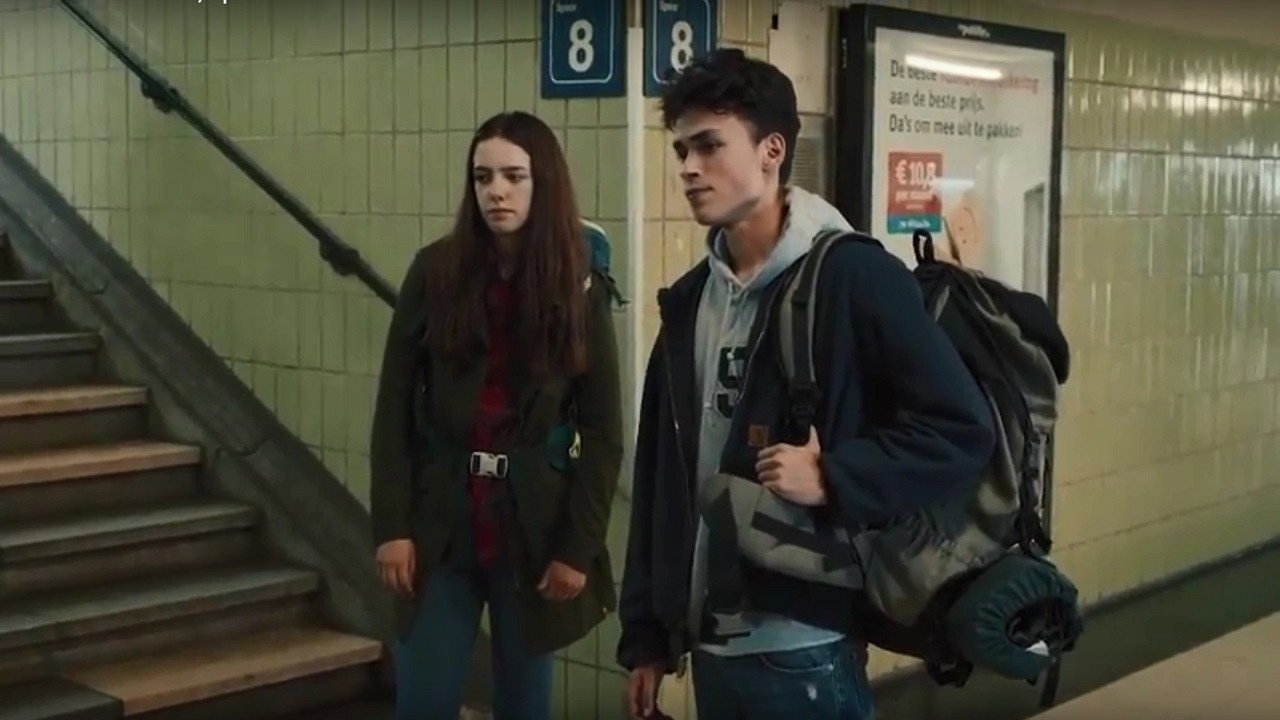 A still from We're the biggest losers of the school.