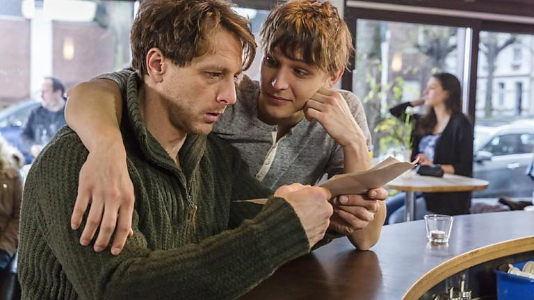 A still from Deine DNS, Dein Job!