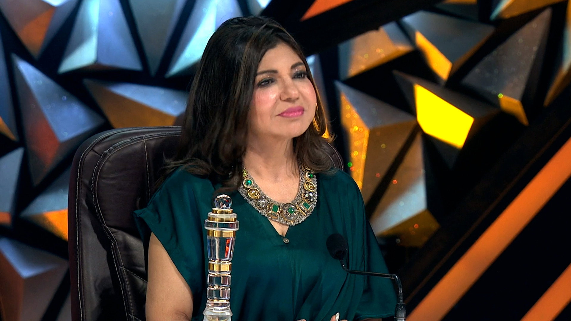 A still from Oas Ki Boondein