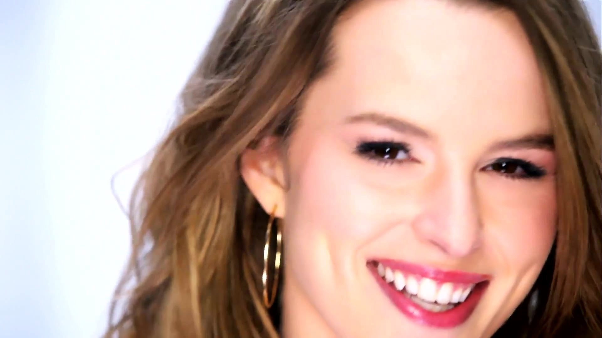 A still from Bridgit Mendler - Undateable (Music Video)