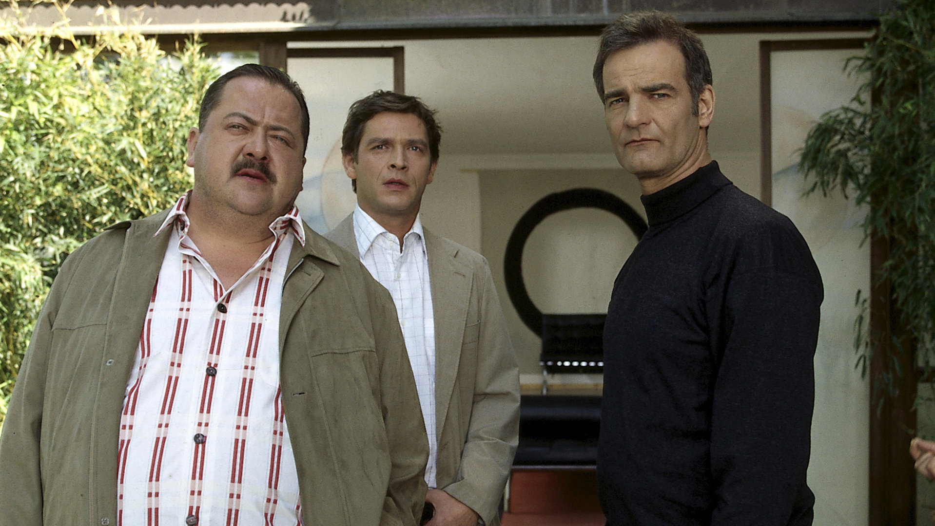 A still from Nur der Mond schaut zu