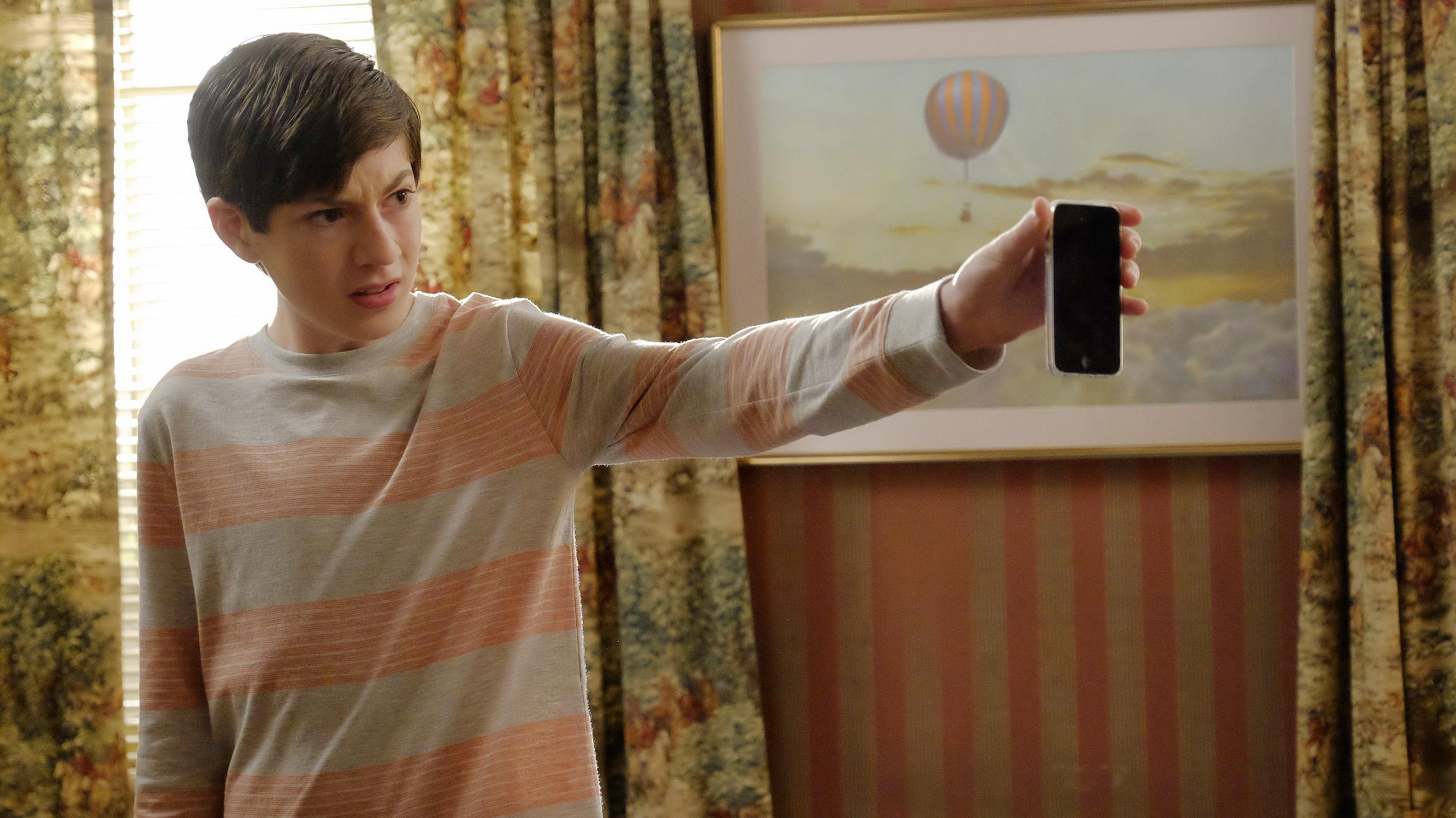 A still from D-A-T-E– DATE?