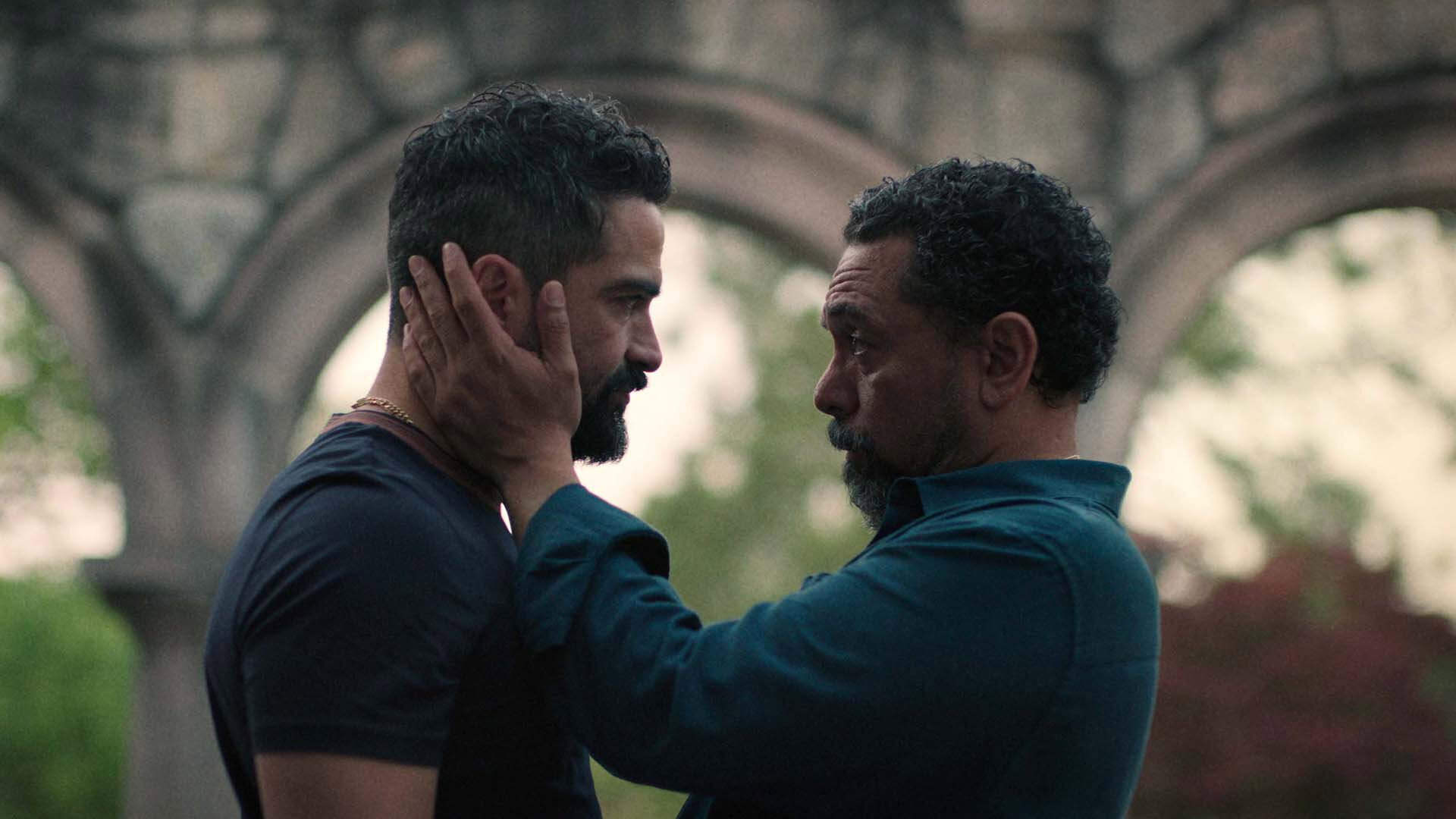 A still from Sangre Sobre Todo