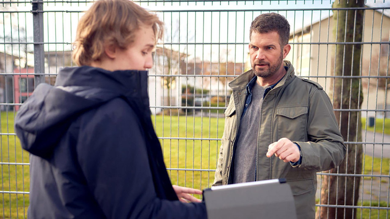 A still from Ist das 'n Fetisch, oder muss ich mir Sorgen um dich machen?