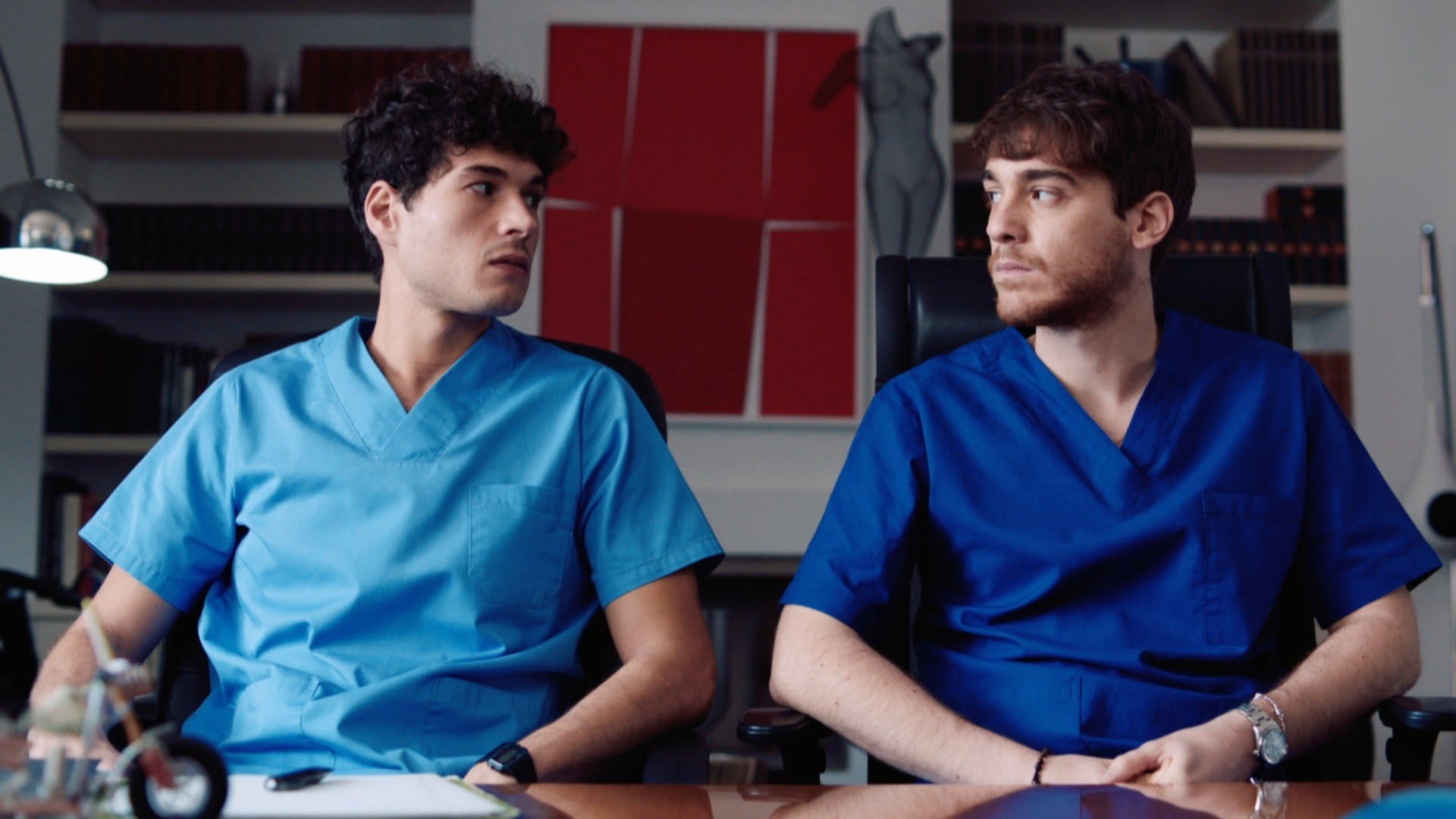 A still from I tacchi sono scomodi