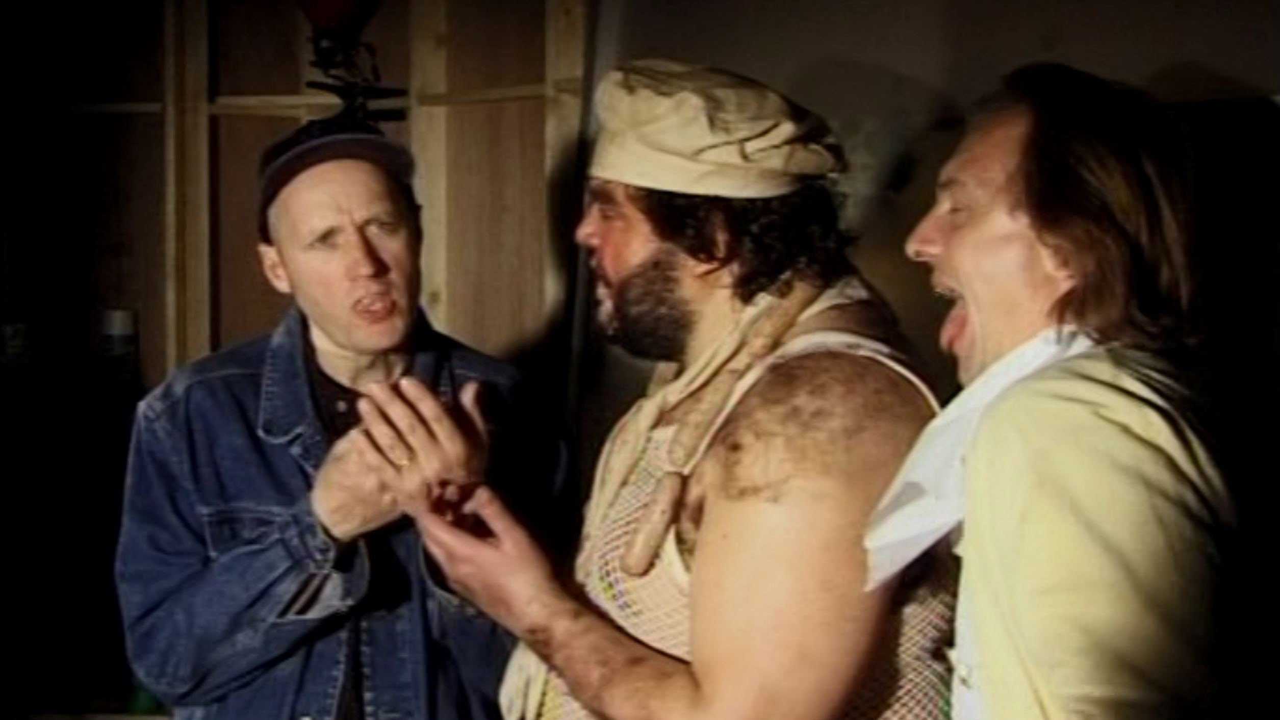 A still from Guest House Paradiso - Making Of
