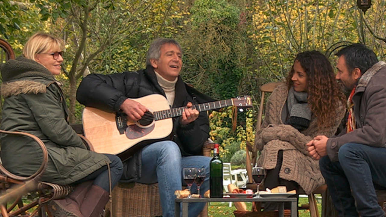A still from Noémie Lenoir, Yves Duteil, Chantal Ladesou