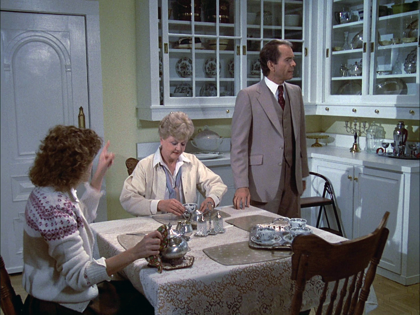 A still from It's a Dog's Life