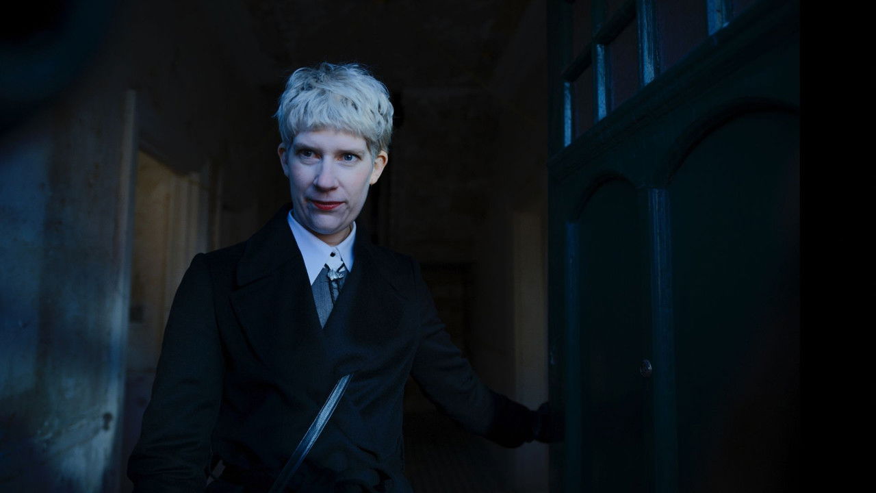 Backdrop image for movie House Hunters