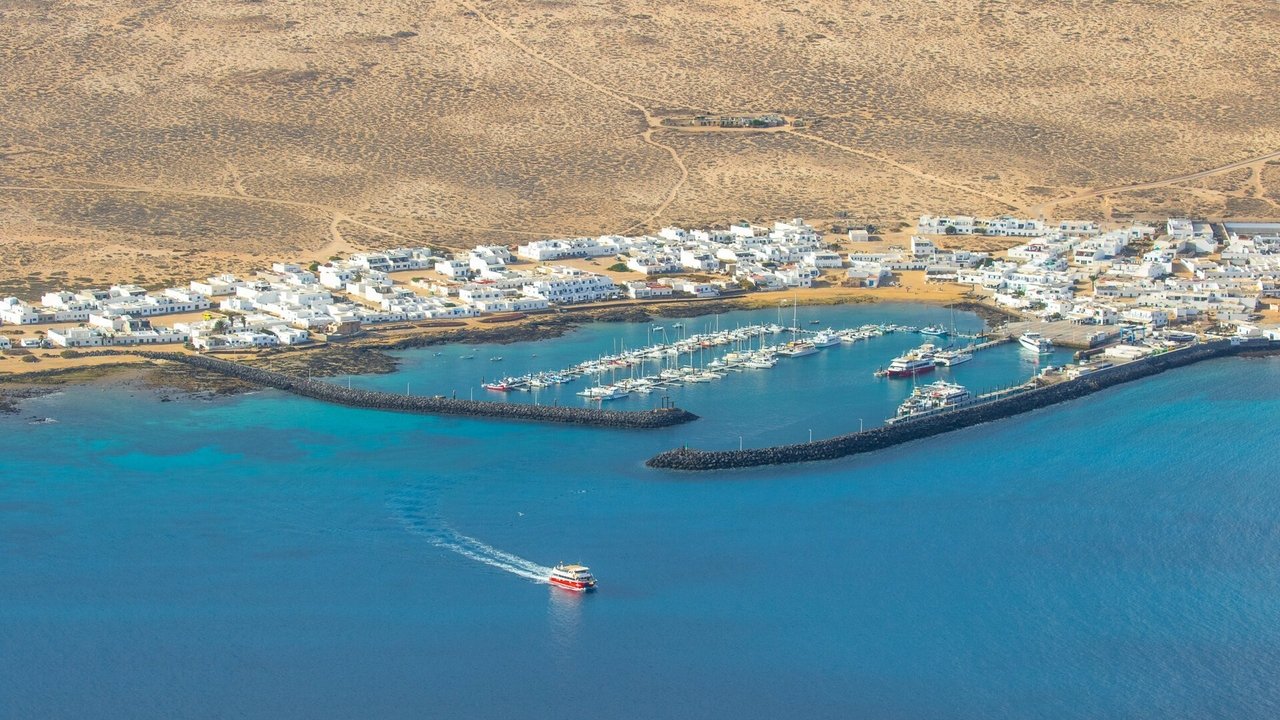 Backdrop image for movie Les Îles Canaries, nées du feu et bercées par l'océan