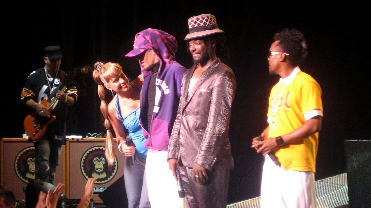 Backdrop image for movie The Black Eyed Peas: Live from Sydney to Vegas