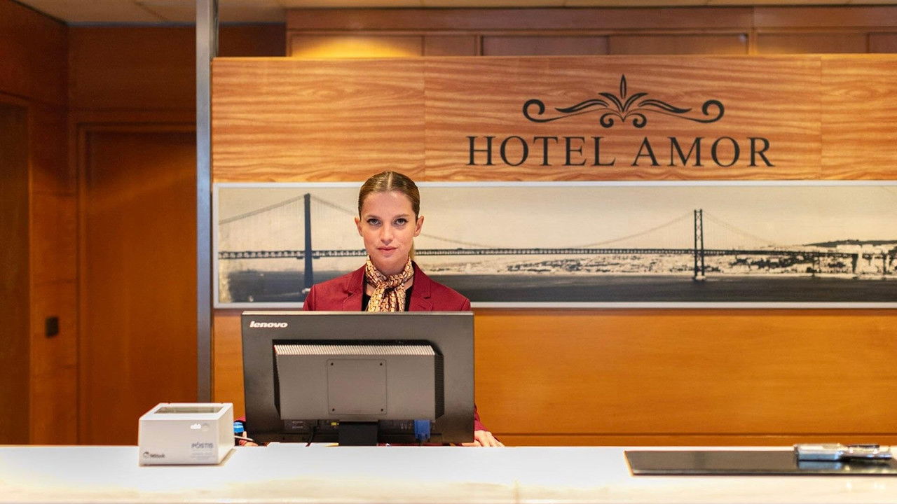 Backdrop image for movie Hotel Amor