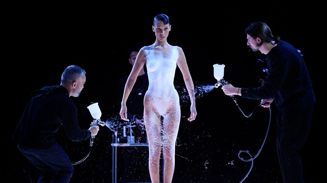 Backdrop image for movie Coperni : le couple qui révolutionne la mode