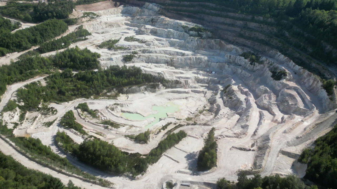 Backdrop image for movie Lithium in Europe: the mining industry of the future?