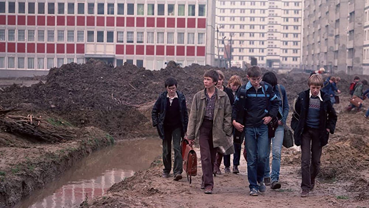Backdrop image for movie Island of Swans