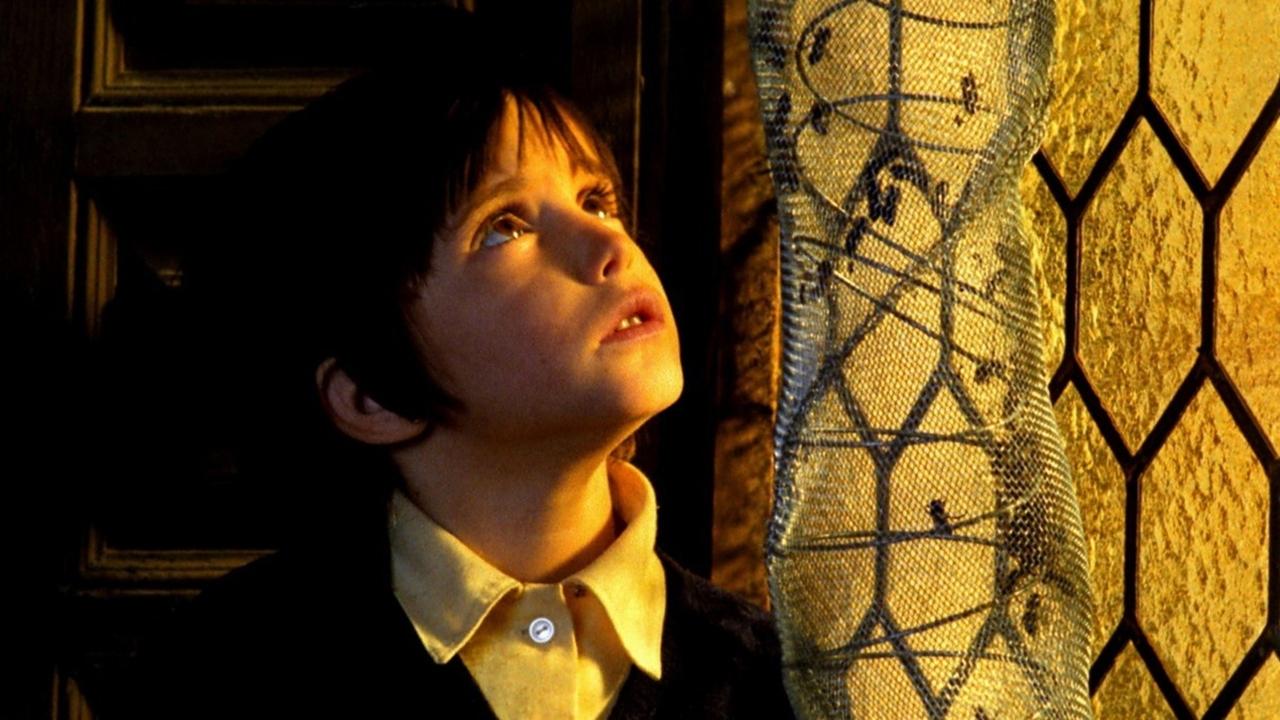 Backdrop image for movie The Spirit of the Beehive