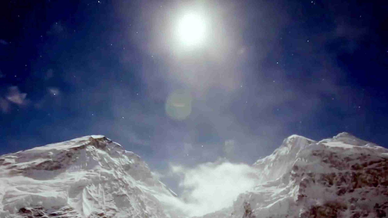 Backdrop image for movie Bear Grylls: Everest after the avalanche